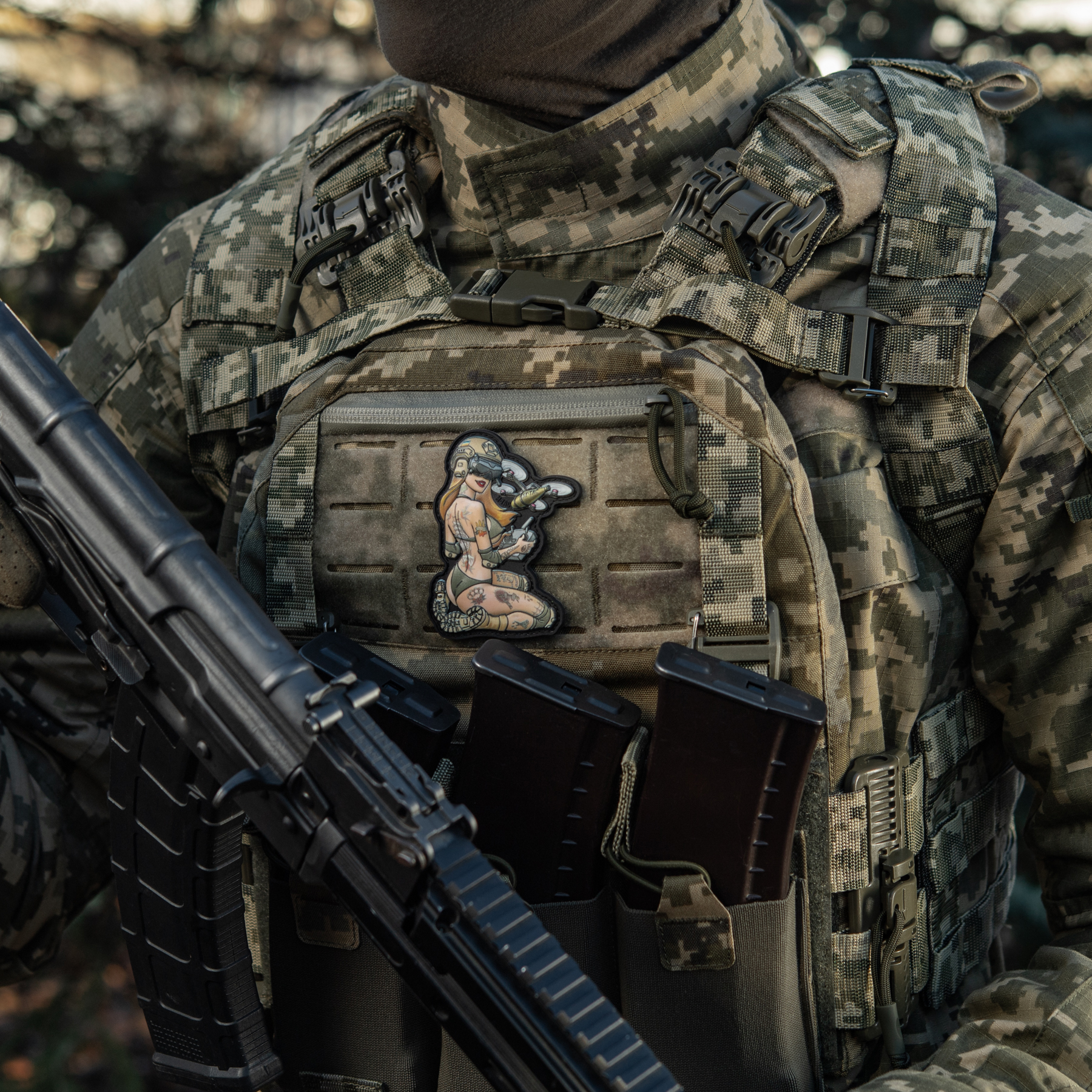M-Tac нашивка Tactical girl №6 PVC Hooligan Olive V2 M-Tac нашивка Tactical girl №6 PVC Hooligan Olive V2 — изображение 2